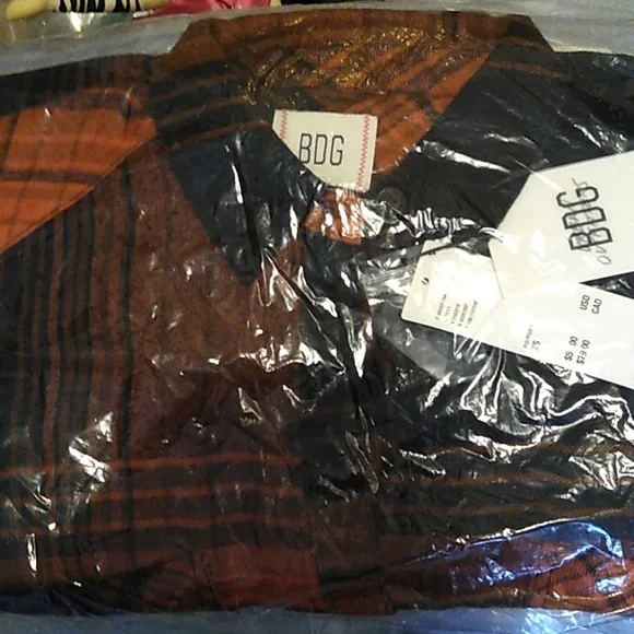 ⭐ Host Pick ⭐ BDG Karl Slouchy Flannel Button-Down Shirt Red-Multi - Picture 6 of 6